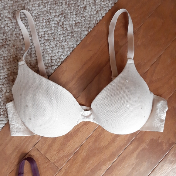 Warner's/ Barely There Bra Bundle size 36B - Picture 5 of 8